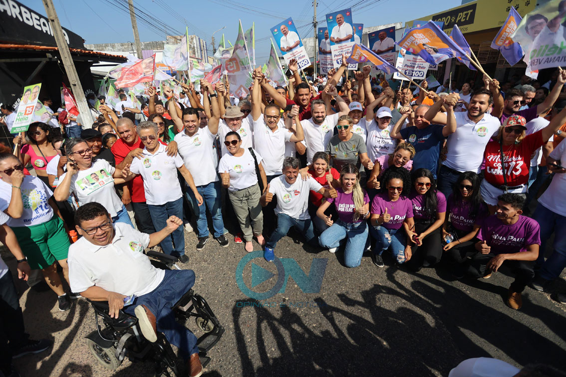 Dr. Hélio realiza grande caminhada na Rua Caramuru, levando propostas a  moradores e comerciantes